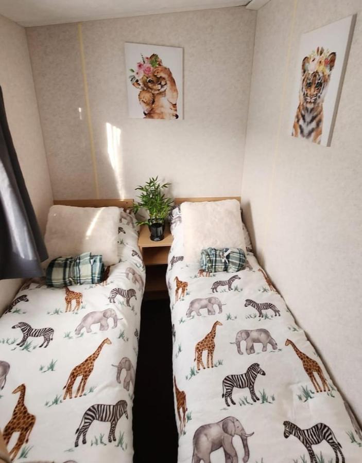 Comfy Caravan On Marine Park Hotel Rhyl Exterior photo